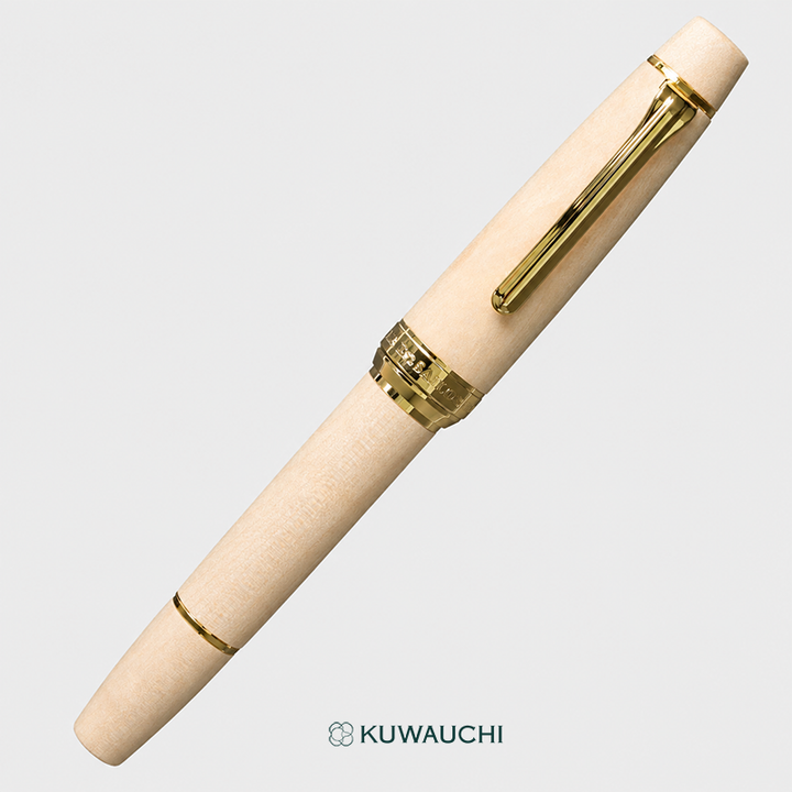 文具クワウチが販売する【限定品】セーラー万年筆 創業115周年記念万年筆 HIROSHIMA モミジ 広島の素材とものづくりを一本に込めた、創業115周年記念の特別な万年筆全体像です。