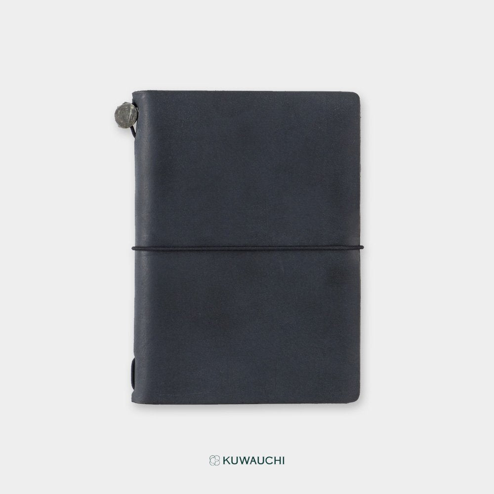 トラベラーズノート　パスポートサイズ　黒全体像です。