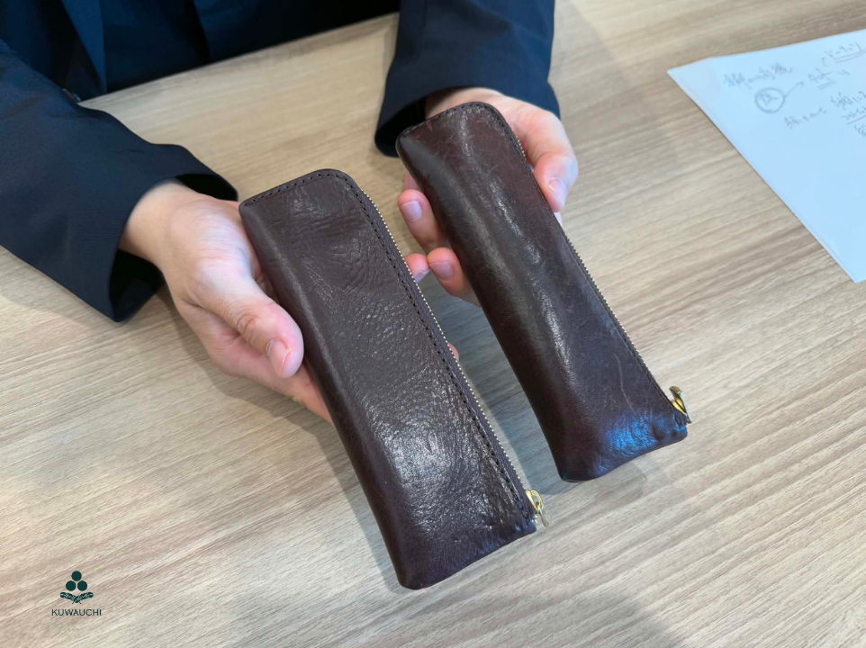 左が新品、右が1年半利用したペンケースです。