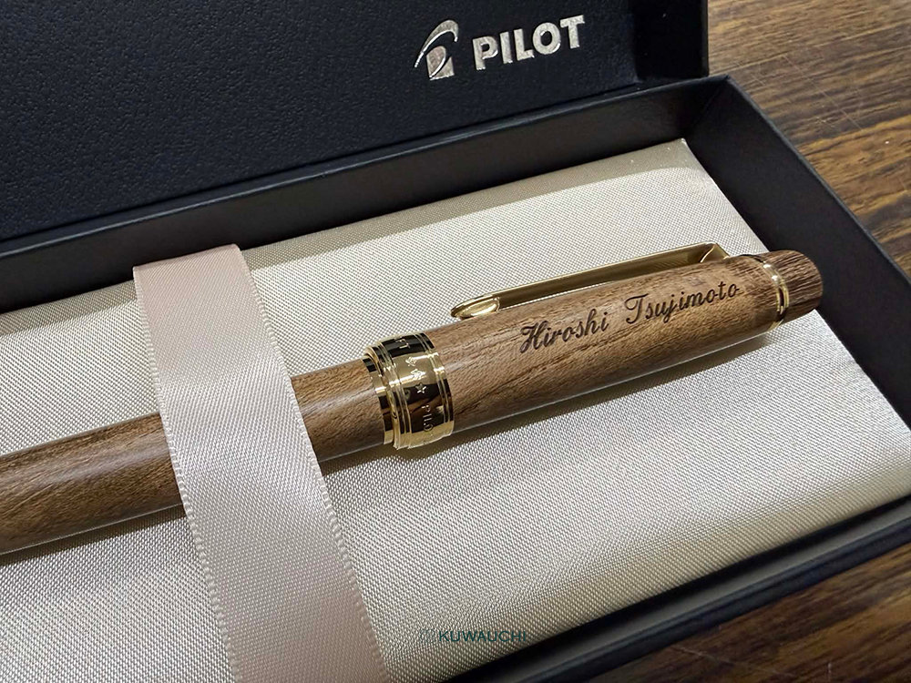 パイロット　ボールペン　カスタム槐（えんじゅ）名入れ（空彫）イメージです。