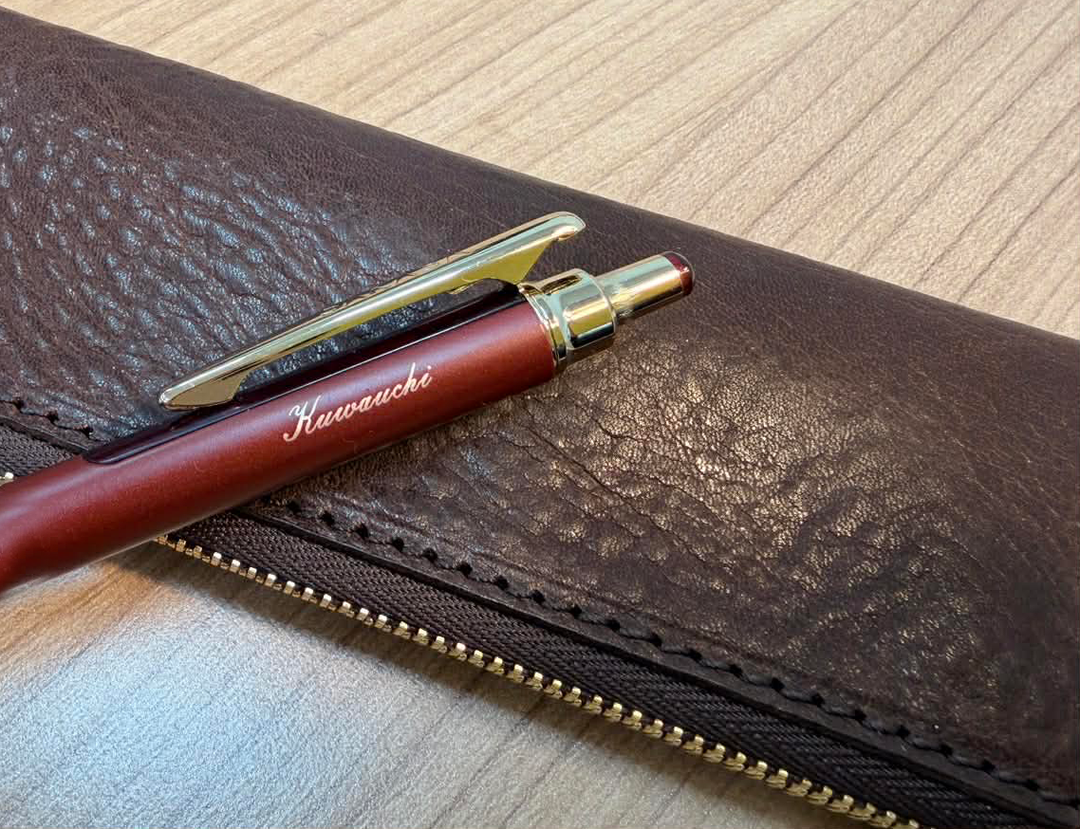 文具クワウチが提供するゼブラ　 ジェルボールペン　サラサグランド名入れイメージです。