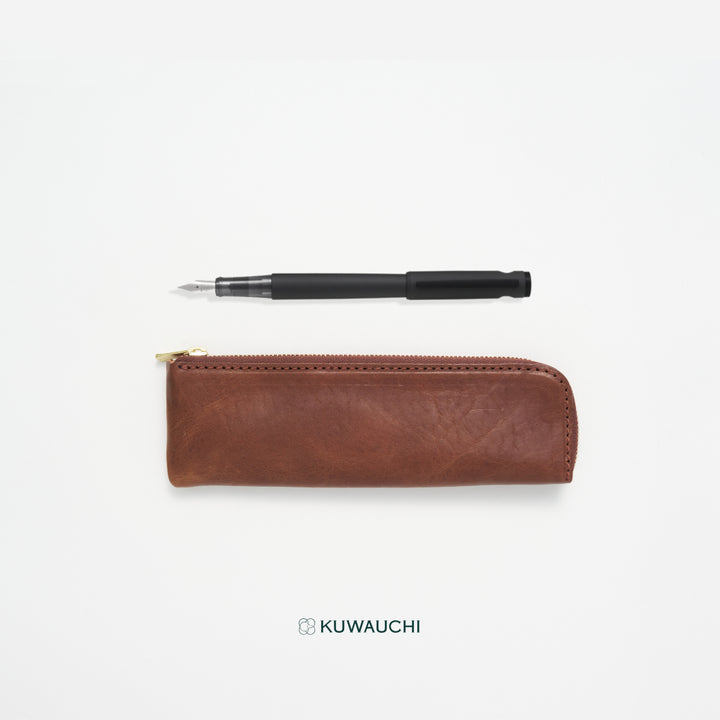 ペンケース：ブラウン、ペン：ブラック