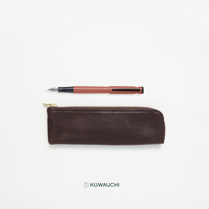 ペンケース：ダークブラウン、ペン：コーラル