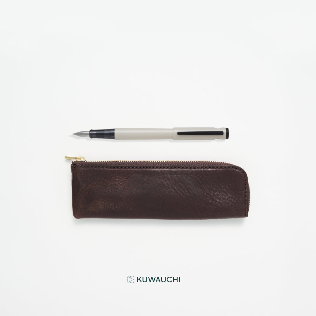 ペンケース：ダークブラウン、ペン：オフホワイト