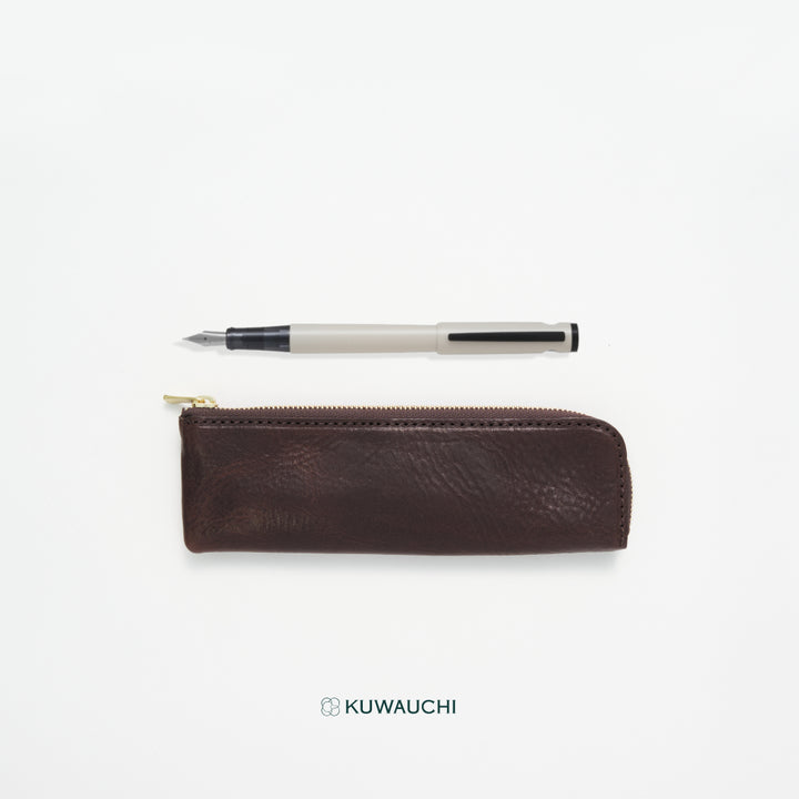 ペンケース：ダークブラウン、ペン：オフホワイト