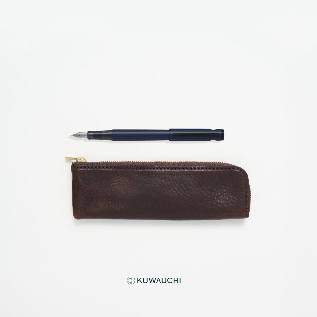 ペンケース：ダークブラウン、ペン：ネイビー