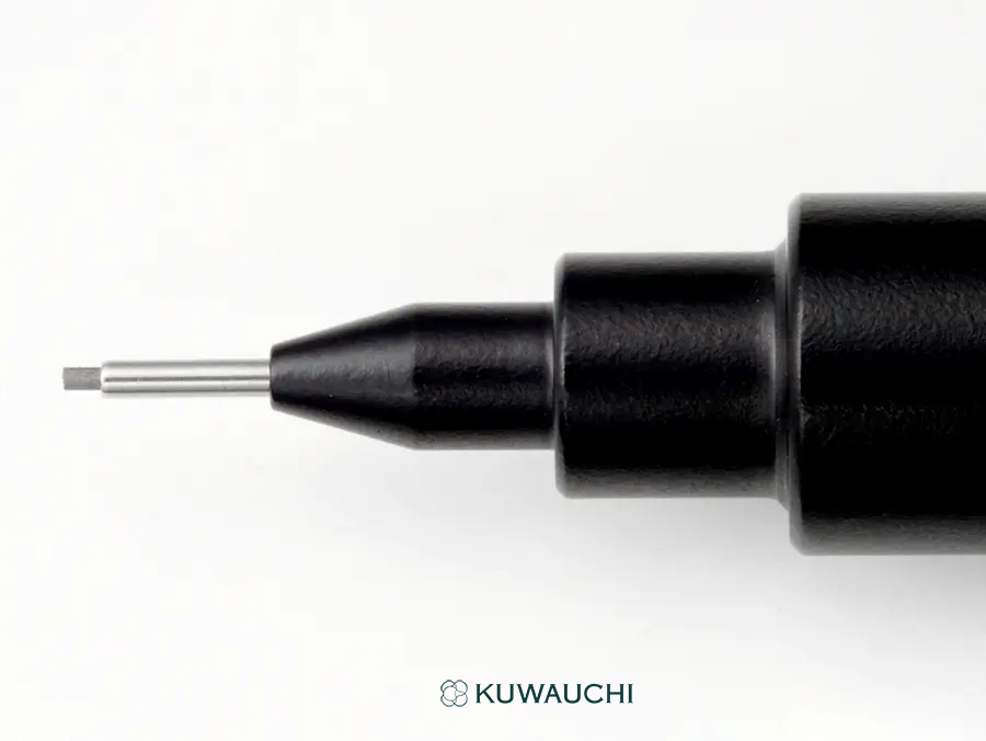 ぺんてる　シャープペンシル 　グラフ1000〈フォープロ〉　ペン先が不用意に光ることなく、筆記に集中できるマットブラックの先金です。