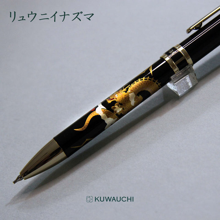 プラチナ万年筆 多機能ボールペン「ダブルアクション」近代蒔絵リュウニイナズマ　柄詳細です。