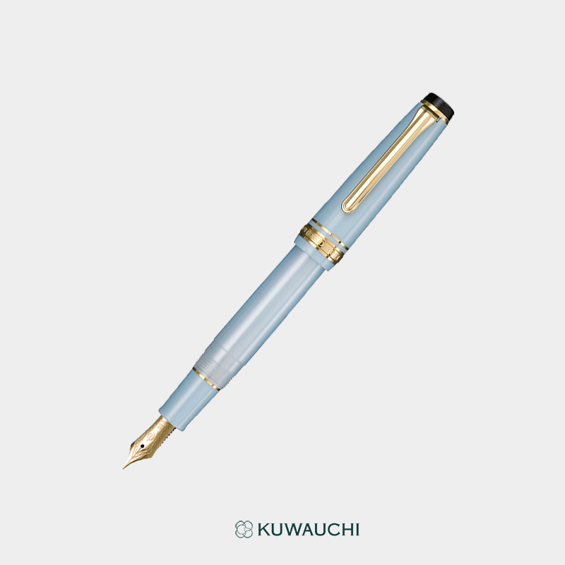 文具クワウチが販売するセーラー万年筆　 SHIKIORI ―四季織― 雪月空葉 万年筆 中細字「春空」全体像です。